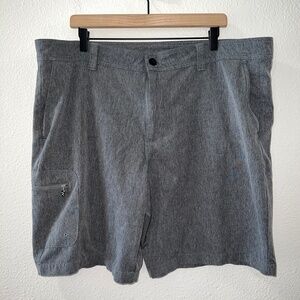 Men's Magellan Outdoors Gray Fish Gear Water Repellant Shorts size 42 Waist